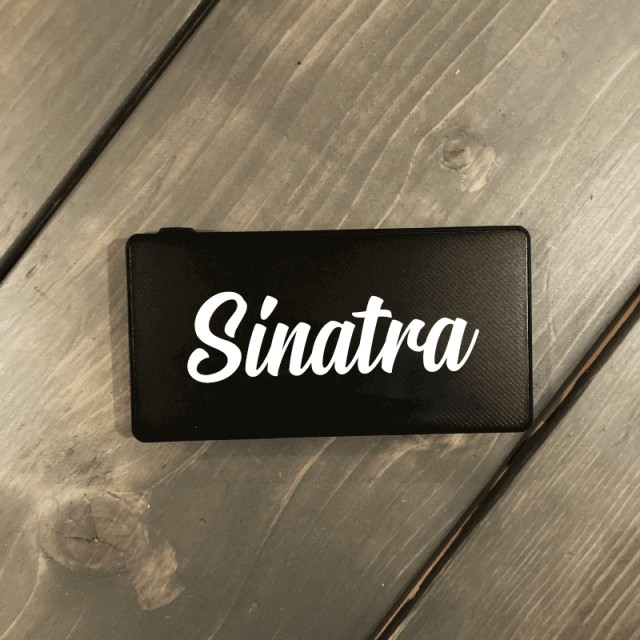 Powerbank med navn - Font Sinatra
